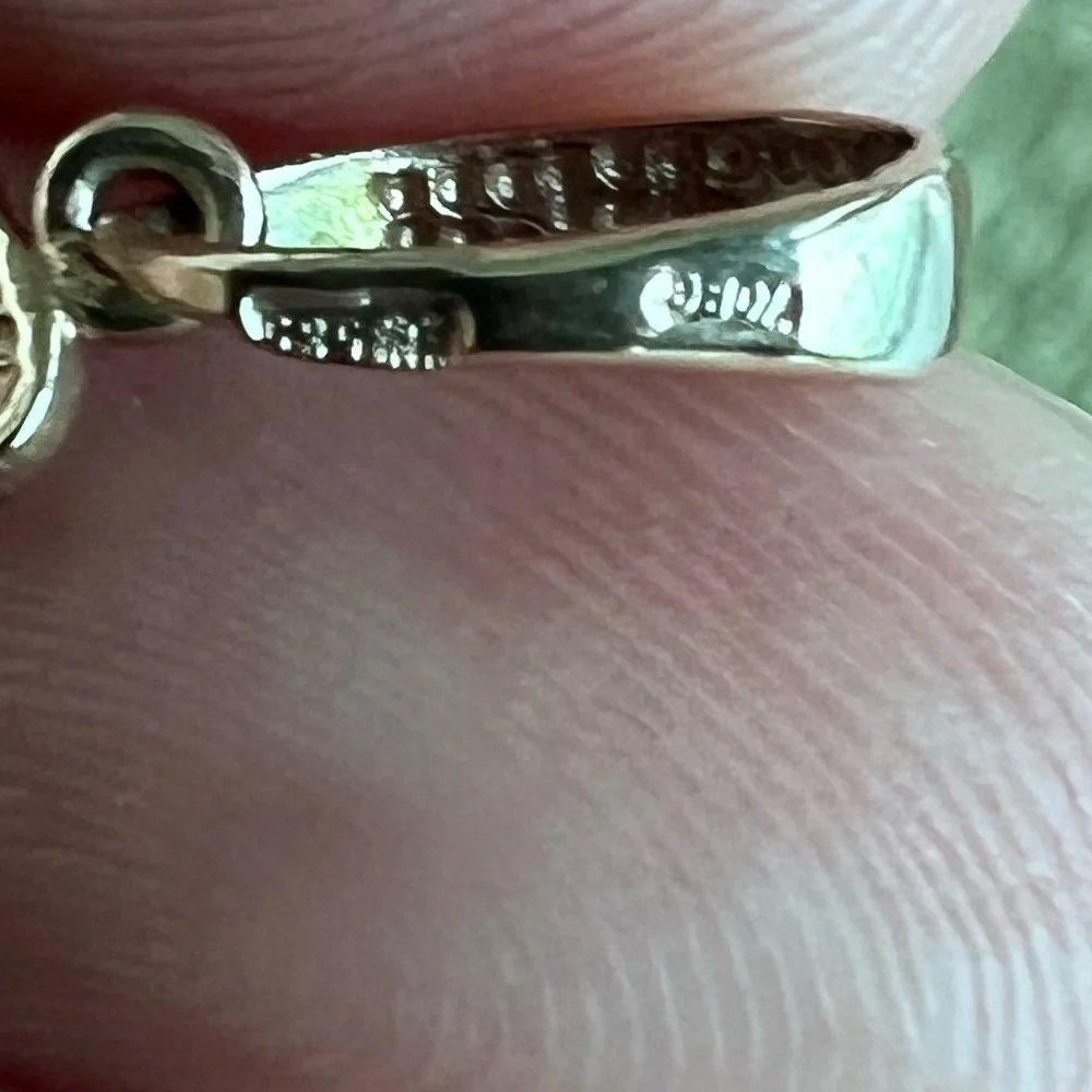 Solid Rose gold gold fish pendant - Picture 6 of 7